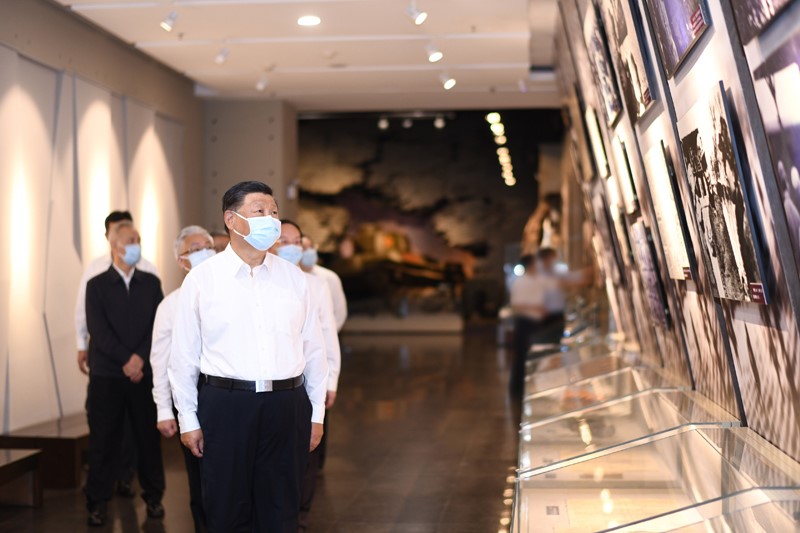 2022年8月16日至17日，中共中央總書記、國家主席、中央軍委主席習(xí)近平在遼寧考察。這是16日下午，習(xí)近平在錦州市考察遼沈戰(zhàn)役紀(jì)念館。 新華社記者 燕雁 攝